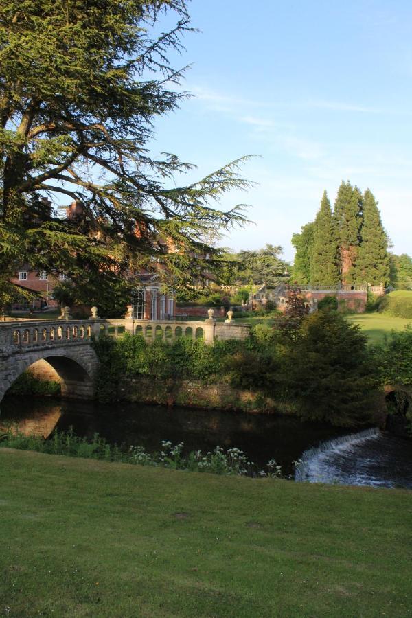 Henley Hall, 러들로 외부 사진